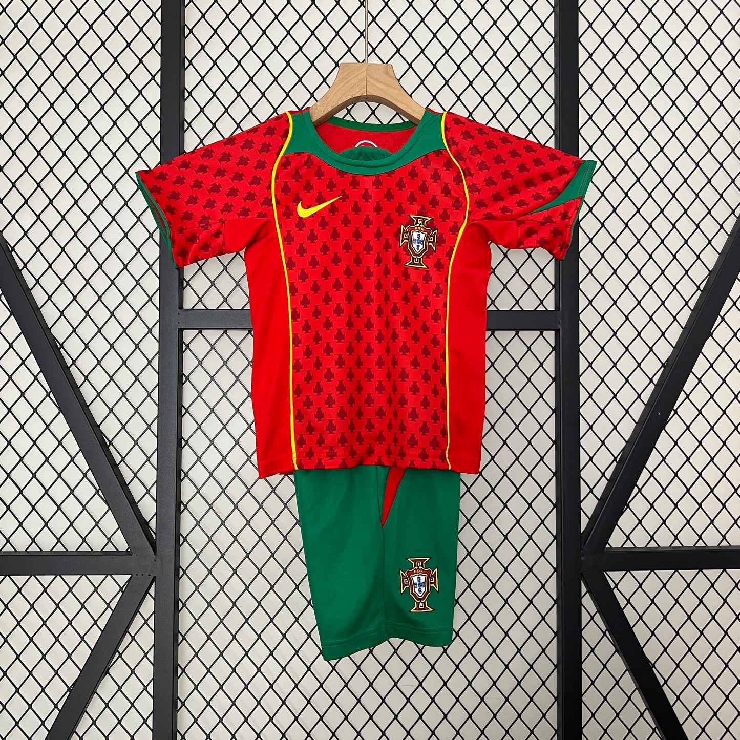 KIDS : Portugal 2004 Home