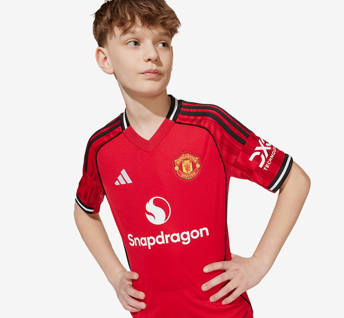 KIDS : Manchester United 2025/26 Home Kit (Shirt + Shorts)